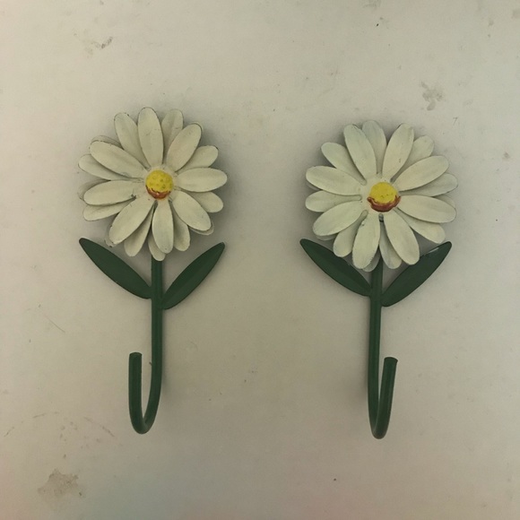 💙SOLD💙 Urban Outfitters Wall Daisy Hooks - Picture 2 of 3